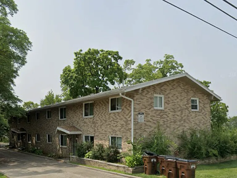 1330 W Hillcrest Ave — Photo 2