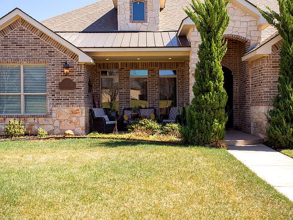 3rd image of 8403 Shadywood Dr