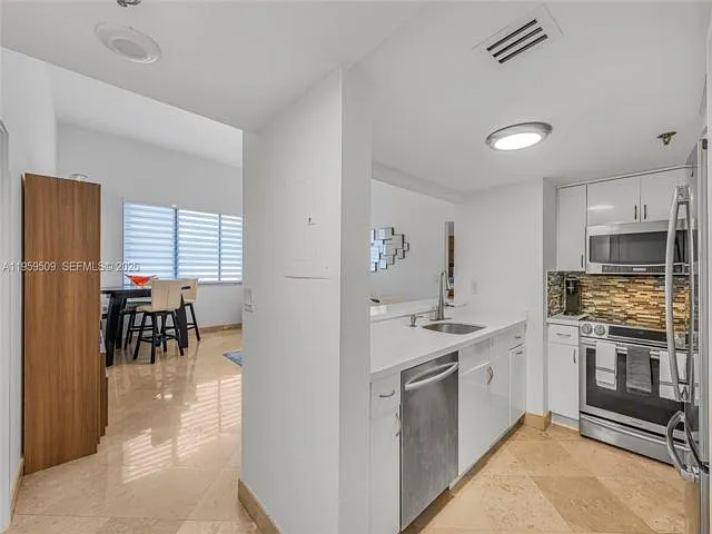 540 Brickell Key Dr #500 — Photo 12