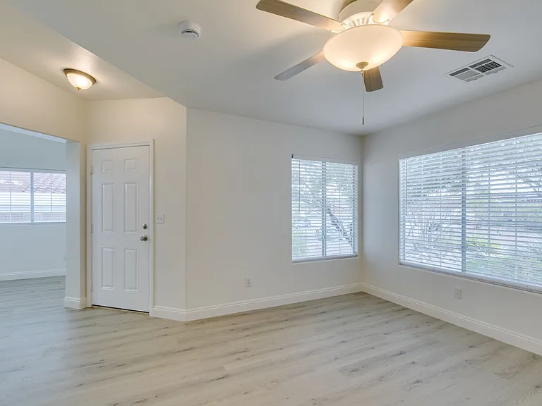 437 Palegold St — Photo 5