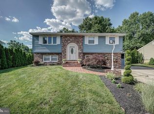 3 Maple Rd, Burlington, NJ 08016