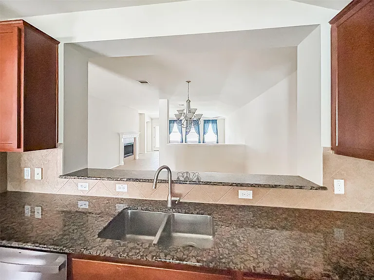 7810 Squirrel Hollow Dr — Photo 13