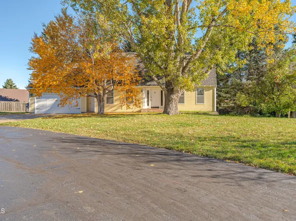 324 N Brandon Loop, Bismarck, ND 58503