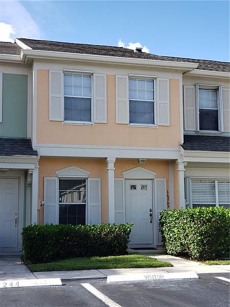 1st image of 16765 Hemingway Dr
