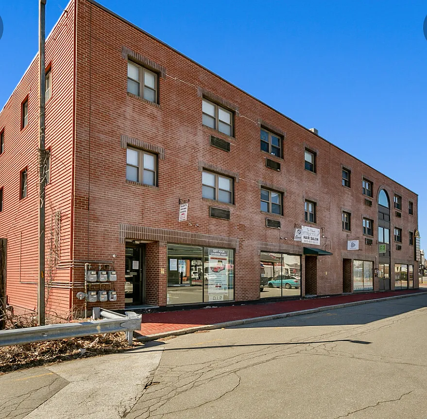 6 West Broadway-Residential — Photo 1