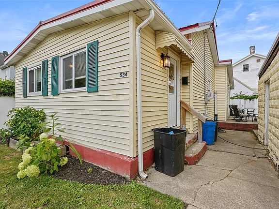 3rd image of 534 W 16th St