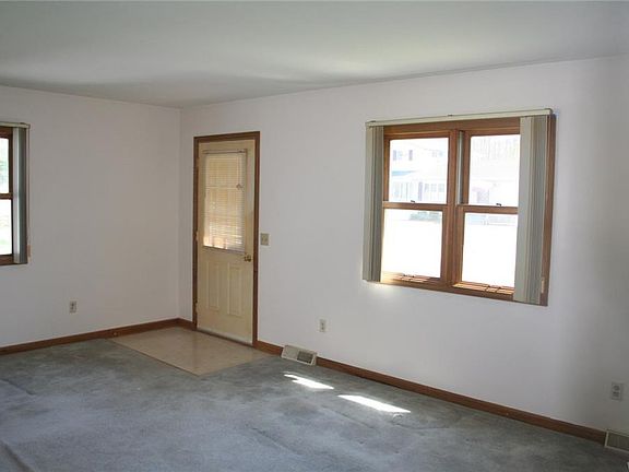 5th image of 354 Dawn Ave