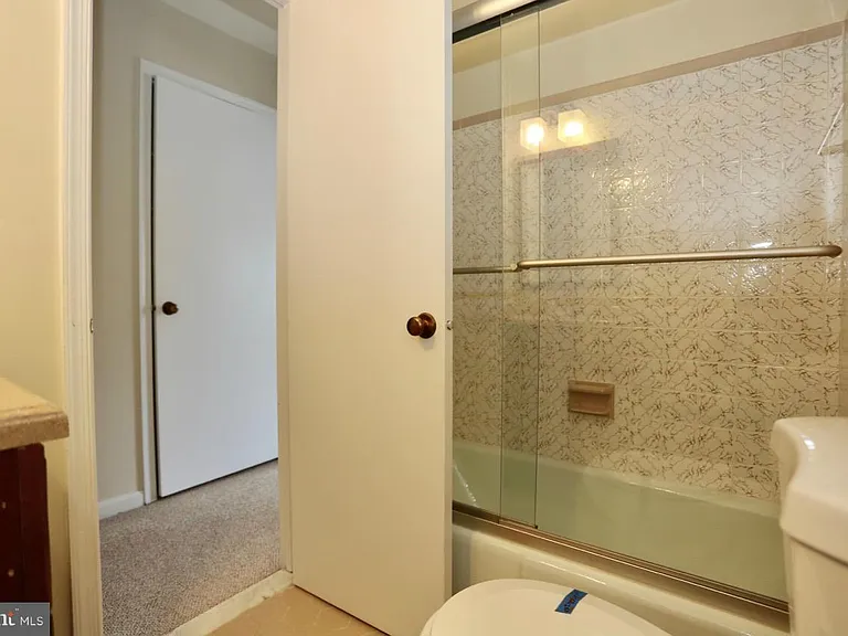 2215 N Somerset St — Photo 20