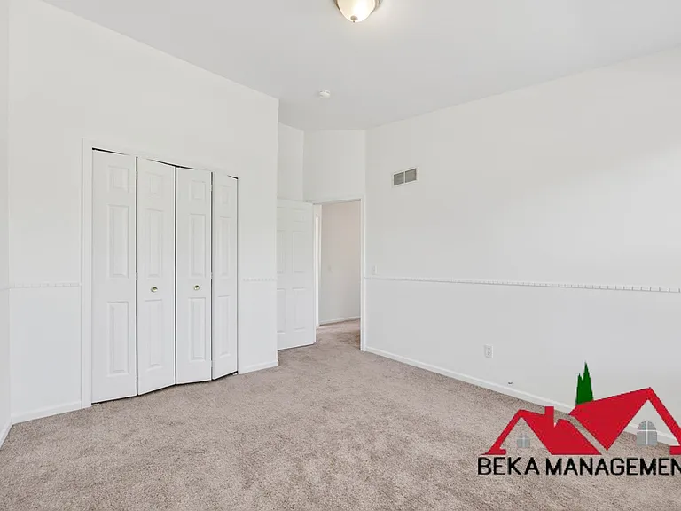 1100 Wildwood Ln — Photo 3