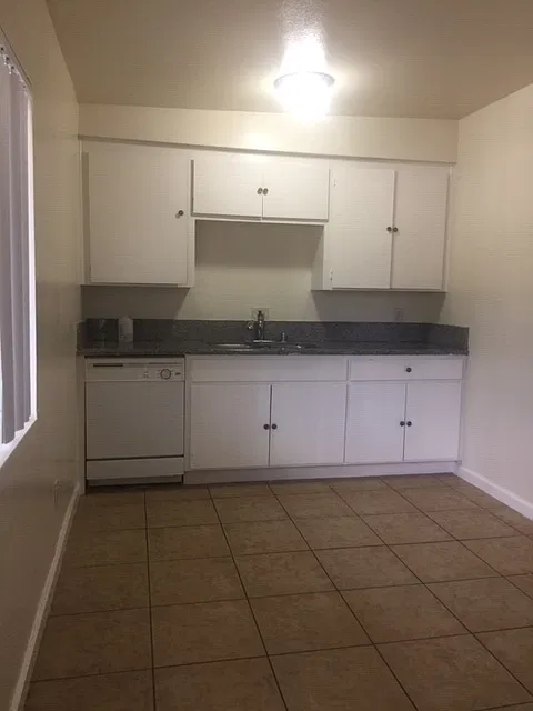 1080 N Vista Ave #C
