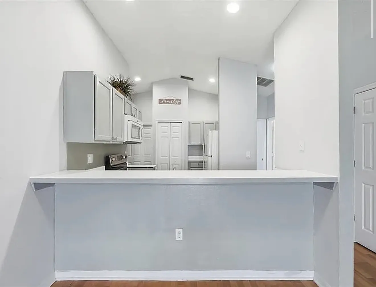 3 bed, $2,699 — Photo 3