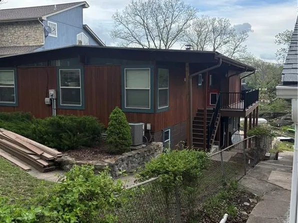 94 R St, Lake Lotawana, MO 64086