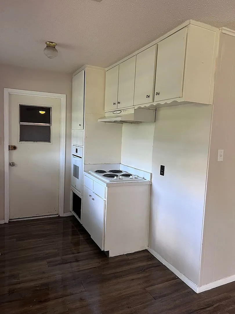 3 bdrm 2 bath house in quiet neighborhood — Photo 4