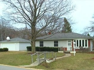 8390 N Grandview Dr, Brown Deer, WI 53223