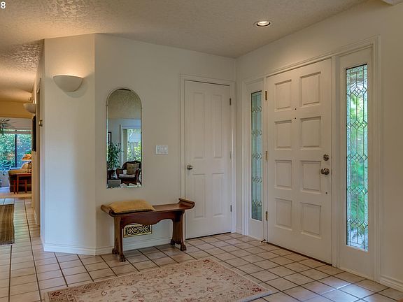 4th image of 10714 NE 31st Ave