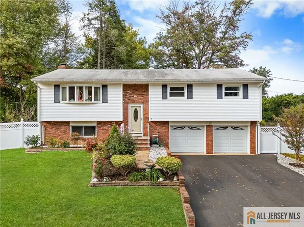 5 Nottingham Dr, East Brunswick, NJ 08816