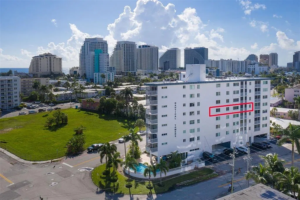 720 Bayshore Dr — Photo 1