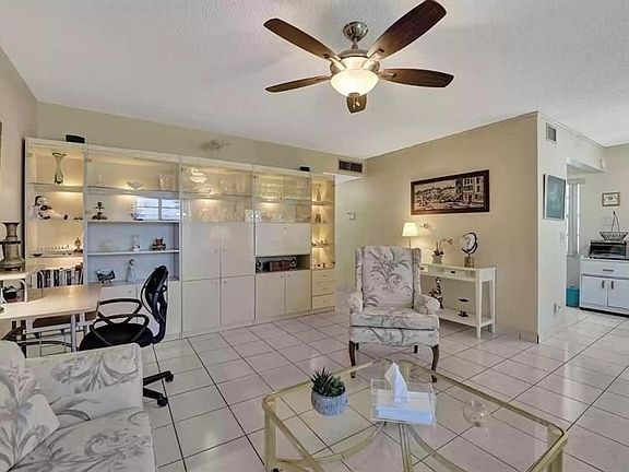 4th image of 302 Monaco Park #G