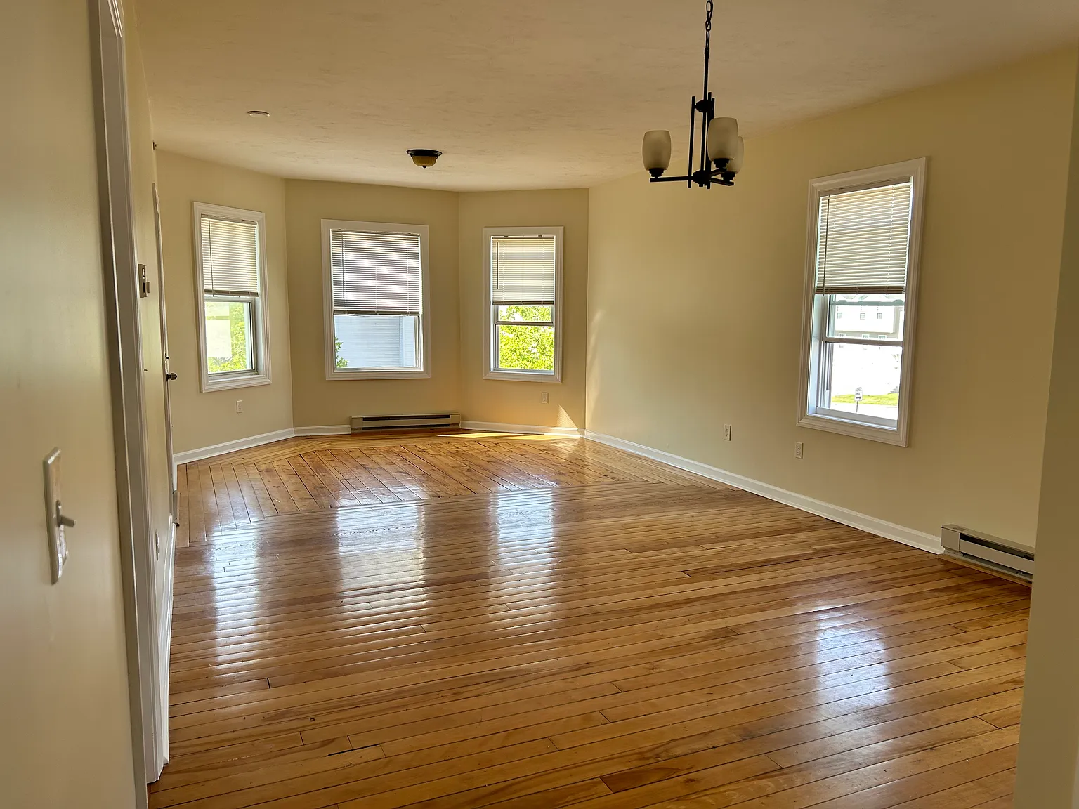 327 Hamilton St — Photo 3