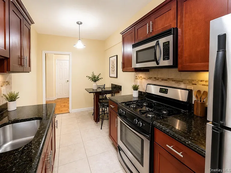 220 Pelham Rd #2H — Photo 4