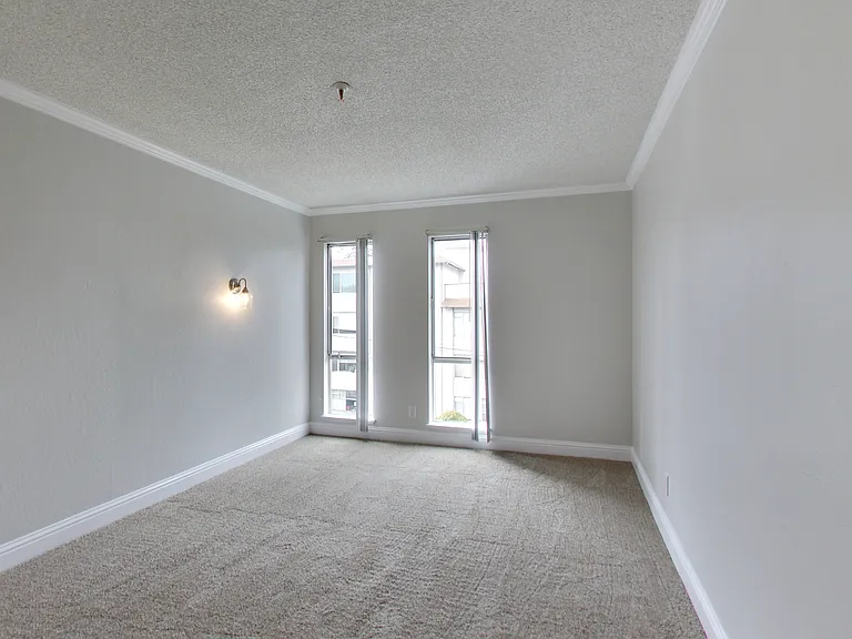 378 Van Buren - Renovated 2bed and 1bed units - Beautiful Building! — Photo 44