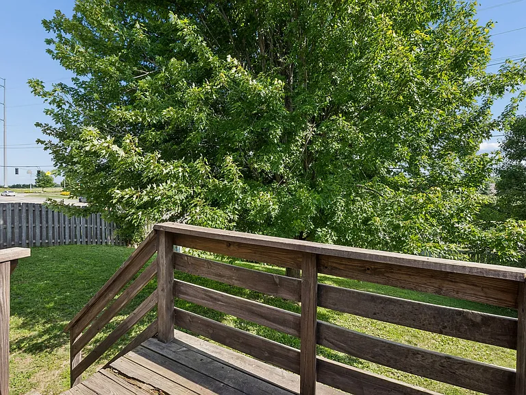 16013 Robin Dr — Photo 25