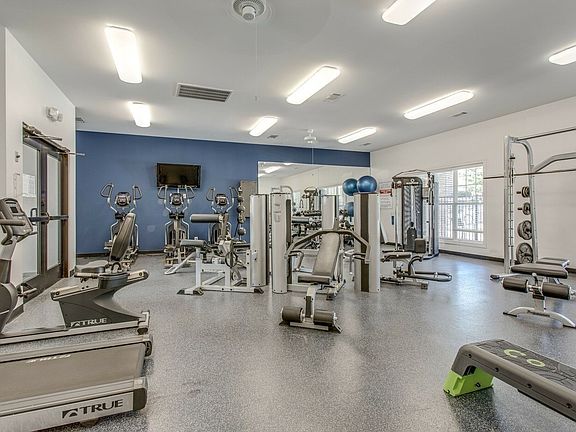 5th image of 2310 Elliott Ave APT 826
