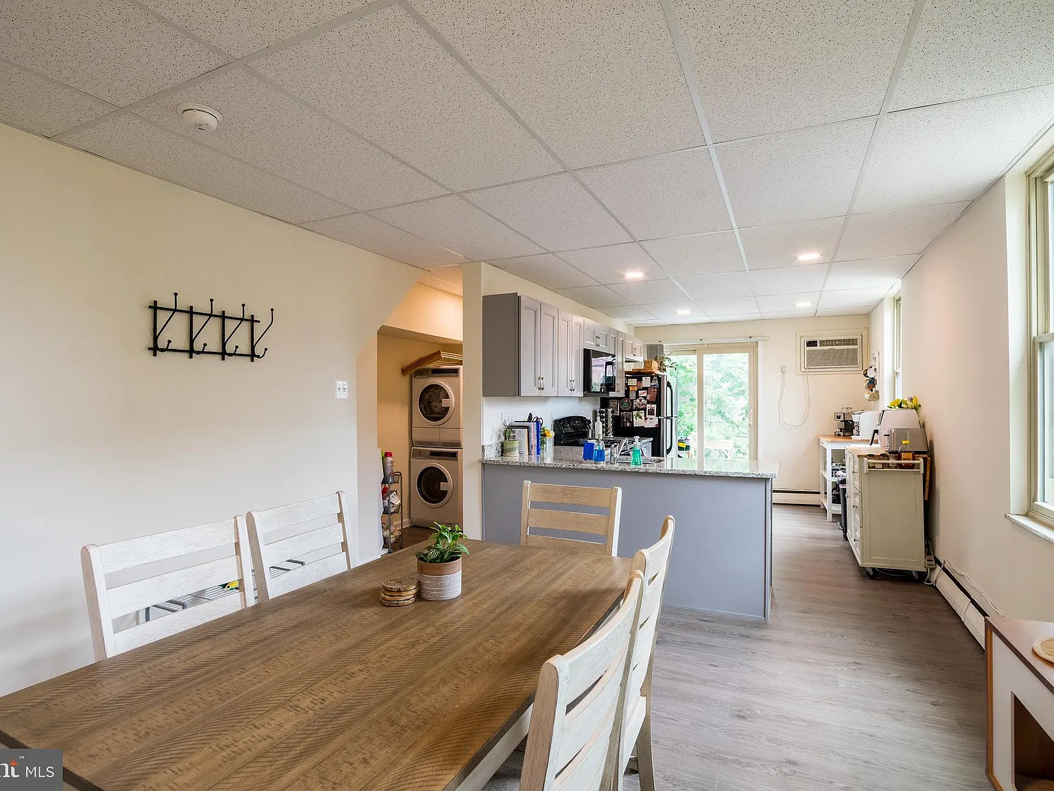 3 bed, $2,145 — Photo 2