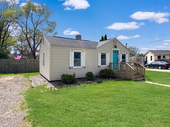 1017 Lee St, Fenton, MI 48430