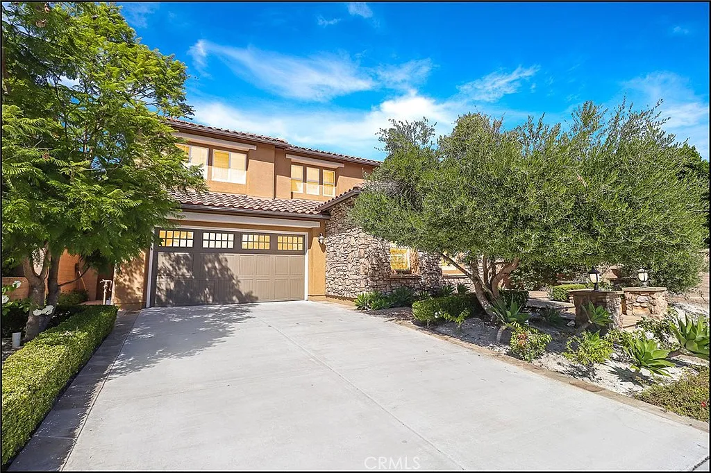4 bed, 4.5 bath, 3700 sqft, $8,500 — Photo 1