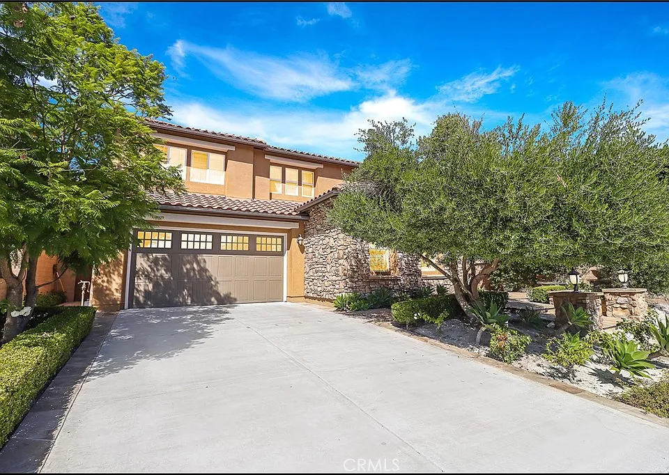 47 Santa Barbara Dr