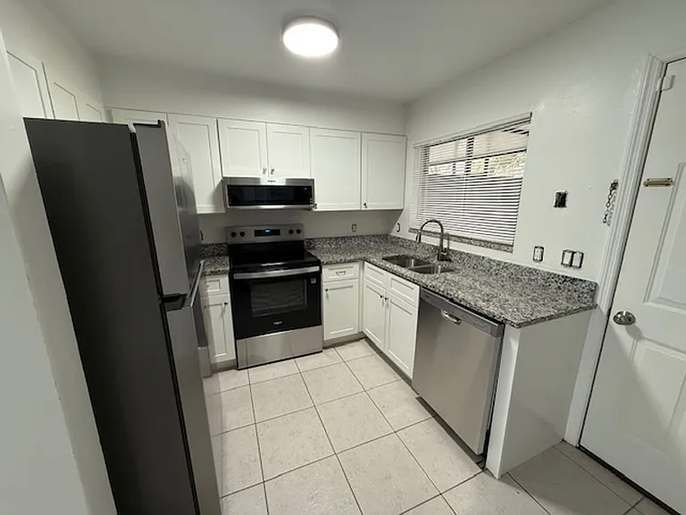 133 Garden Dr — Photo 2