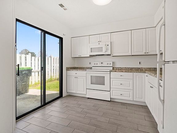 5th image of 1411 Turkey Ridge Rd. #A