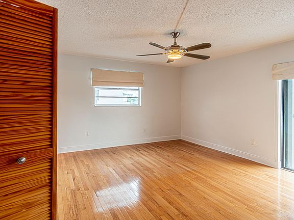 5th image of 130 S Shore Dr APT 4D