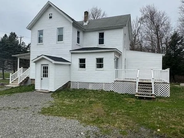 17 Tobyhanna Rd, Gouldsboro, PA 18424