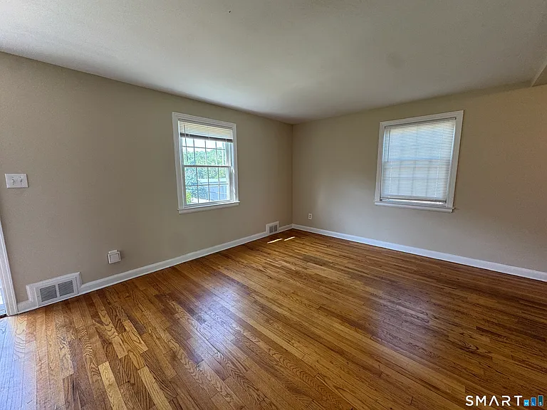 1164 Whitney Ave #J — Photo 4