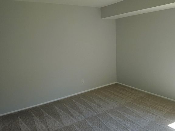 4th image of 5400 Maple Rdg APT 15
