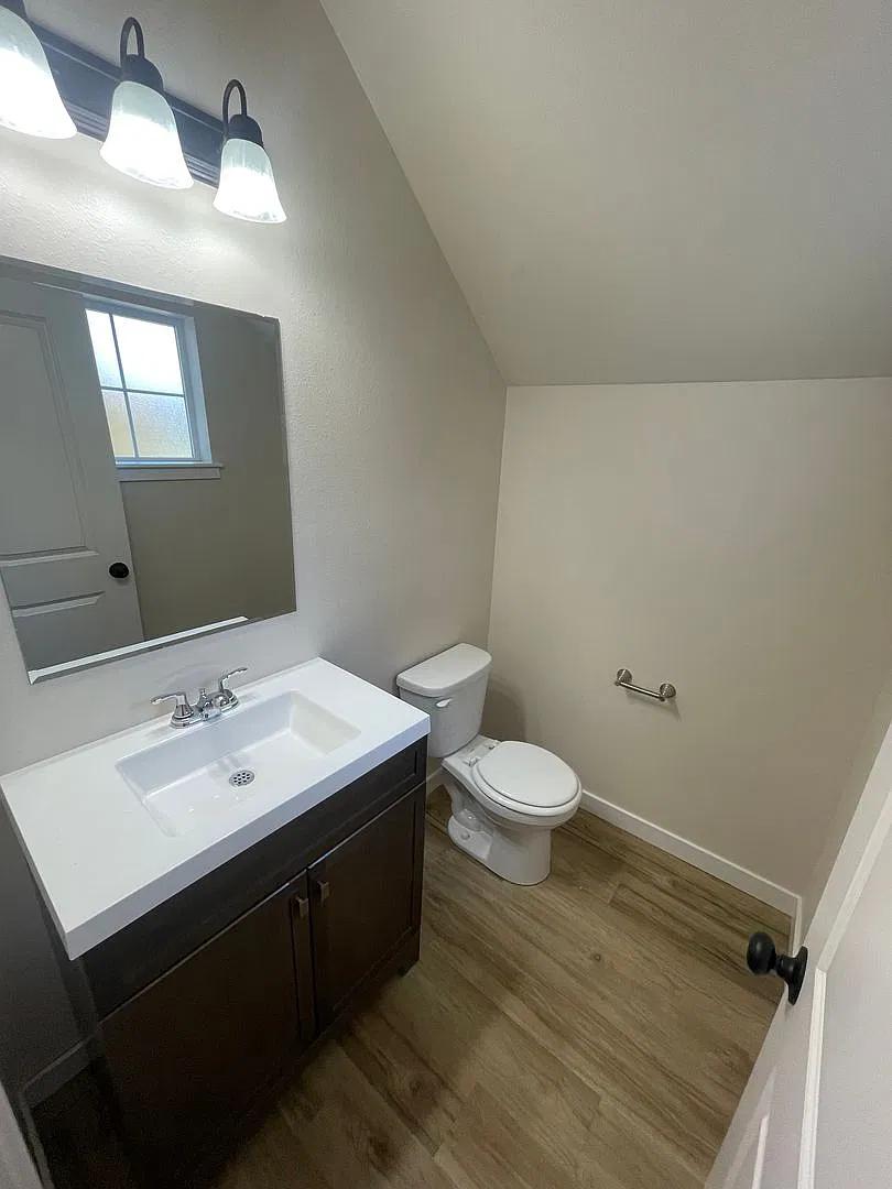 Redbud Place Apartments — Photo 4