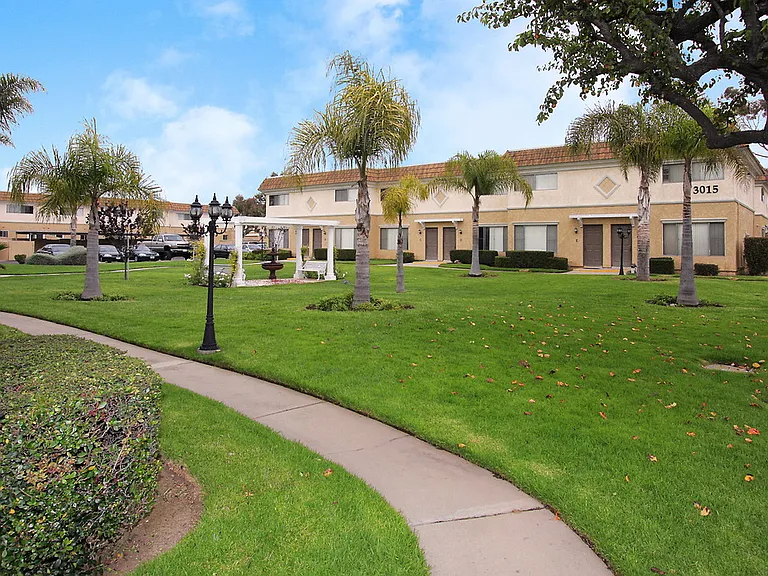 Monterey Villas — Photo 27