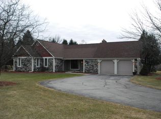 5837 Sunset Ln, Hartford, WI 53027