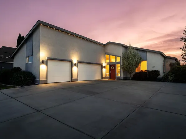 621 Pinnacle Dr, West Richland, WA 99353