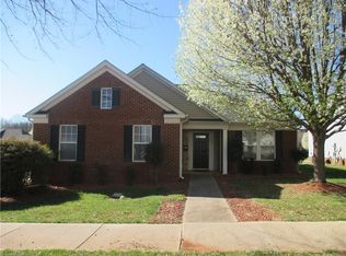 153 Parkview Ln, Bermuda Run, NC 27006