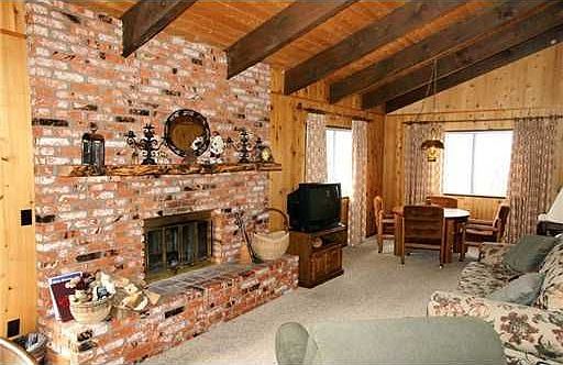 5th image of 810 Plumas Ct