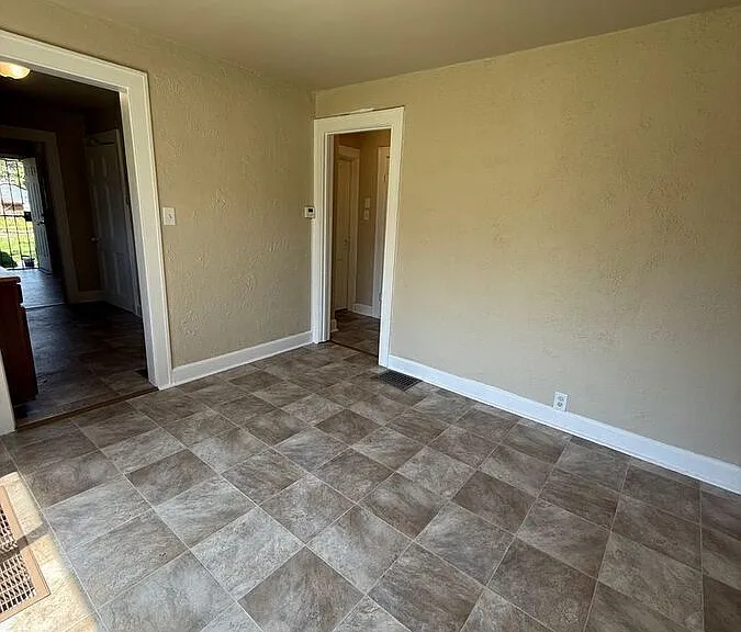 2864 Forest Manor Ave — Photo 12