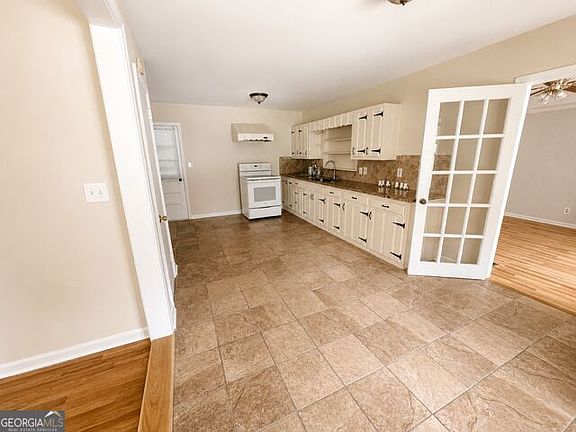 5th image of 2095 Lilac Ln