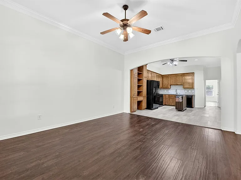 2153 Colby Ln — Photo 8