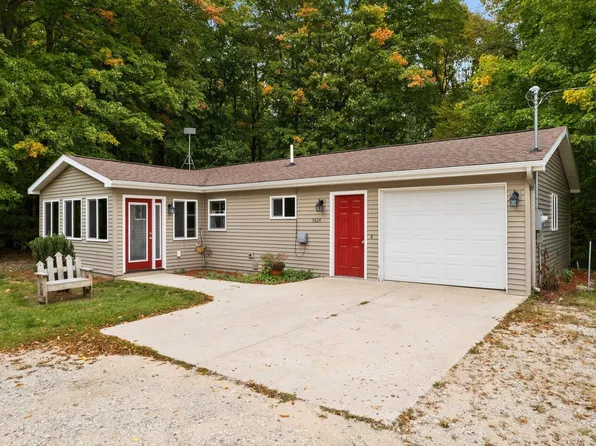 5626 Maple City Hwy, Lake Ann, MI 49650