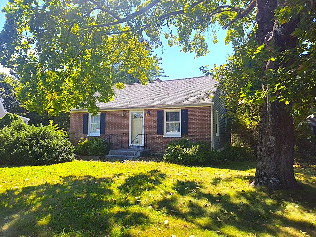 2 bed, 930 sqft, $2,100 — Photo 1