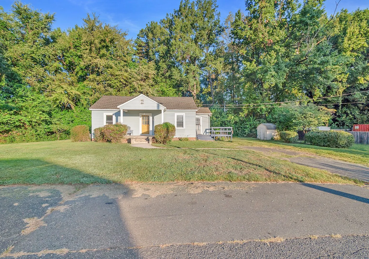 Charming Charlotte Retreat with Convenience at Every Turn, 2BR/1BA/880 sq ft — Photo 2