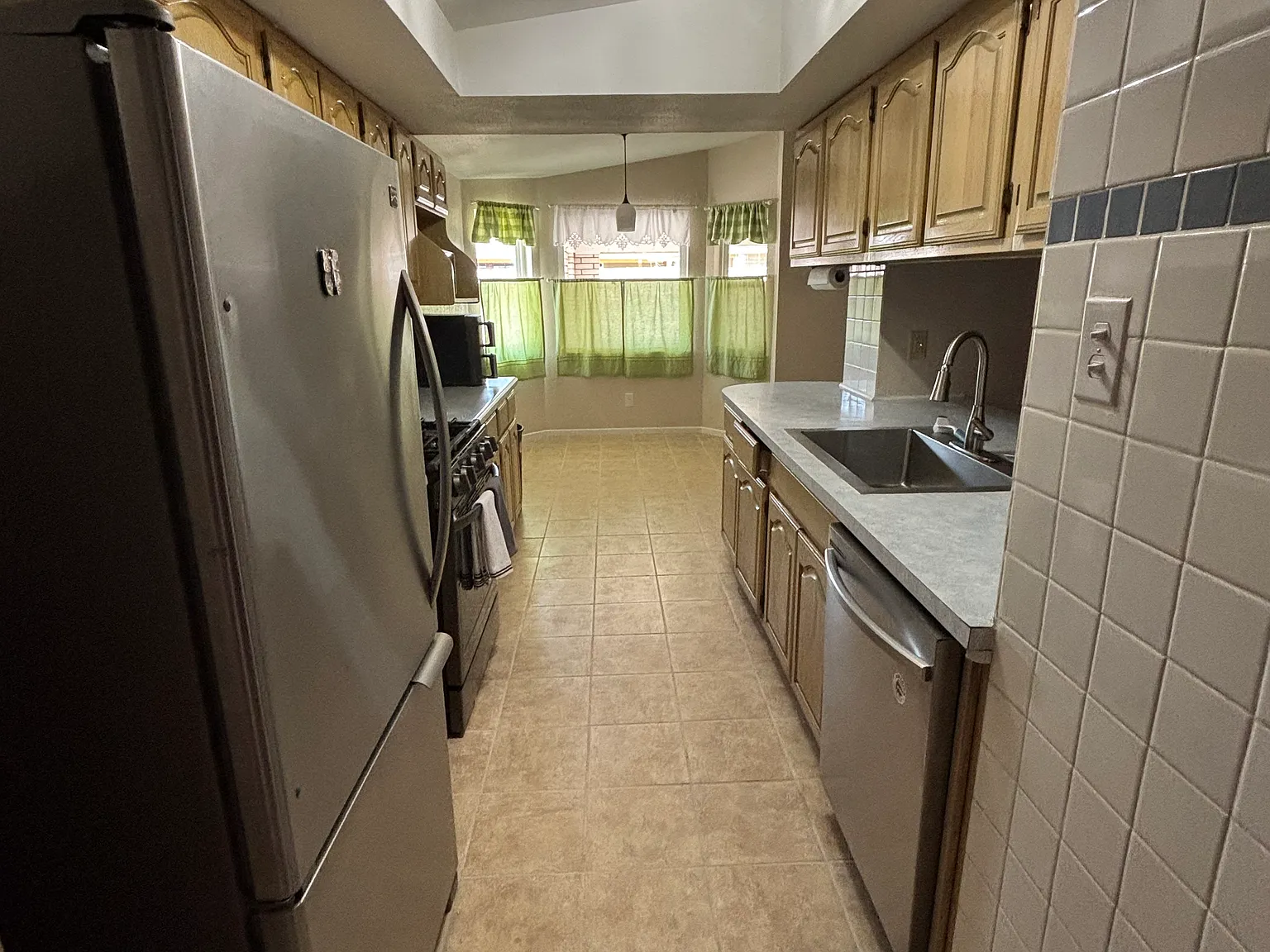 4 bed, 2236 sqft, $3,200 — Photo 3